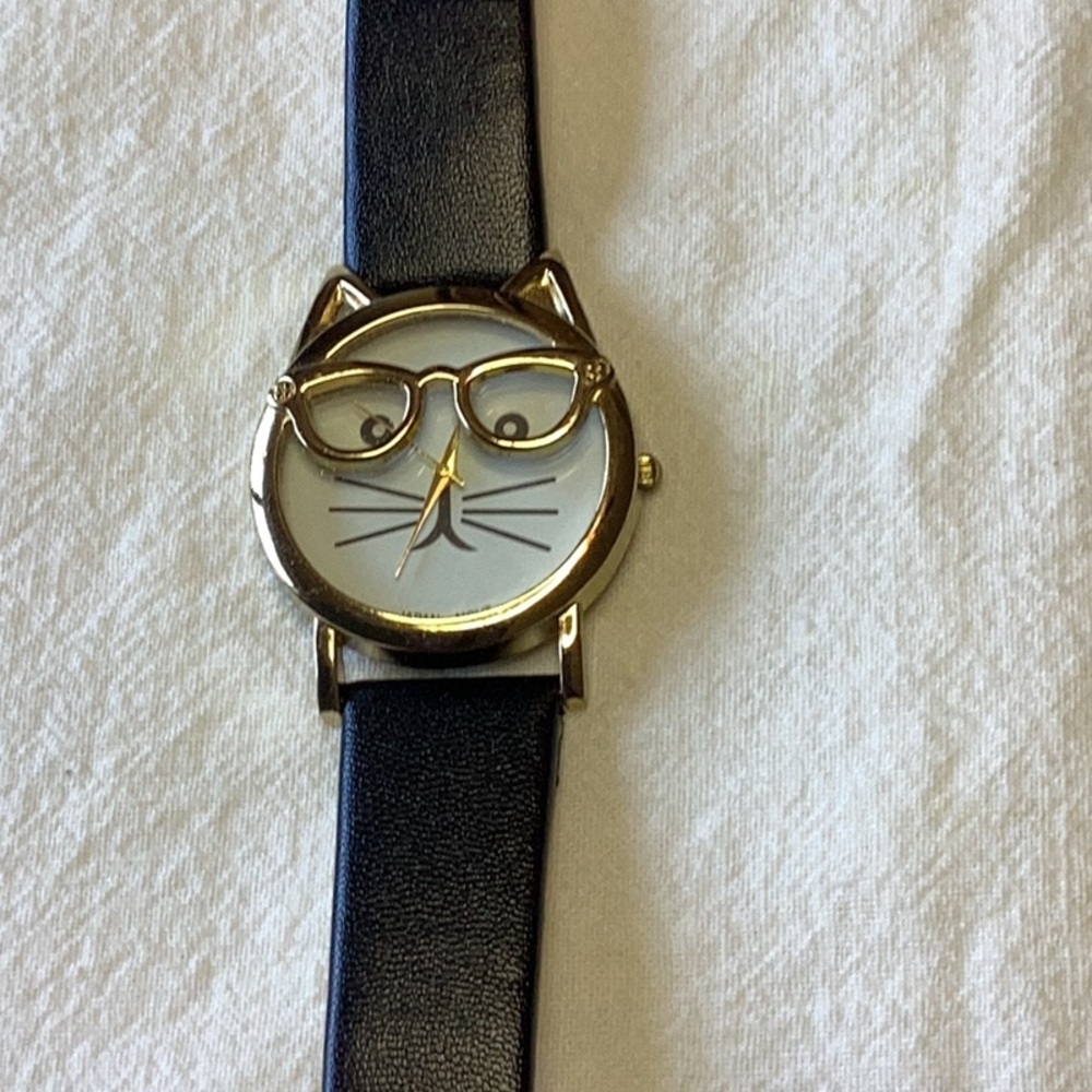 4 Watches & a Bracelet - Picture 2 of 16